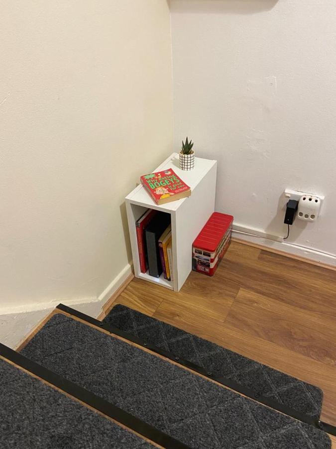 Single And Doubles Rooms Close To Central London Exterior photo