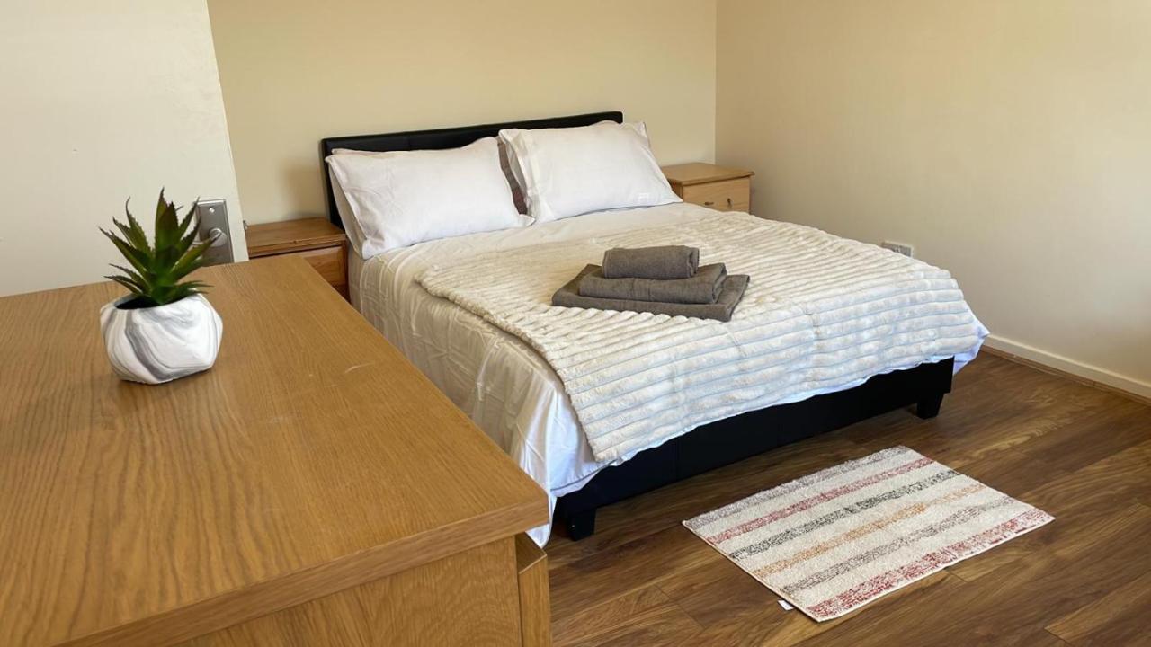 Single And Doubles Rooms Close To Central London Exterior photo